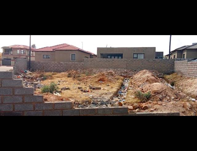 LAND FOR SALE IN MEADOWLANDS